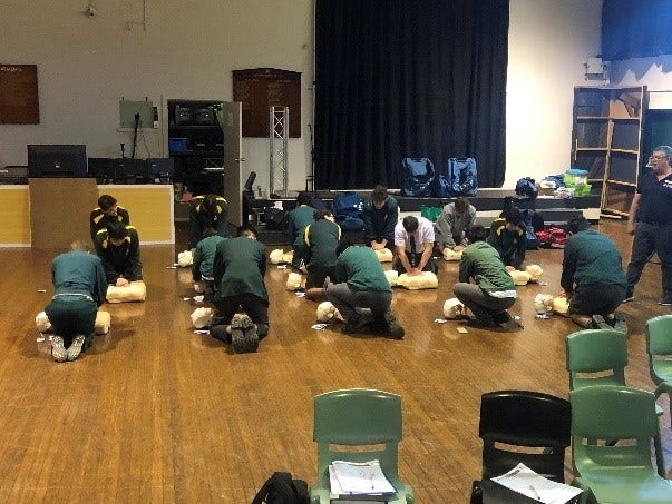 students completing cpr